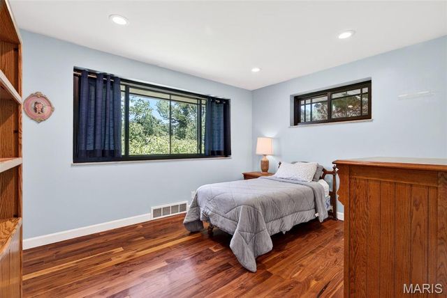 15 Terrace Gardens, Frontenac, MO 63131