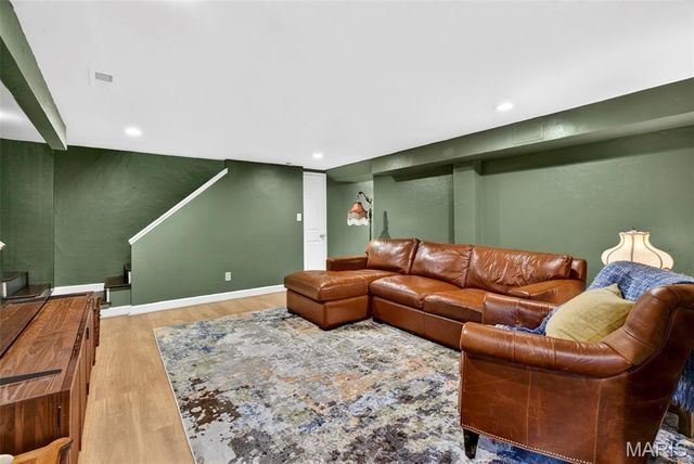 15 Terrace Gardens, Frontenac, MO 63131