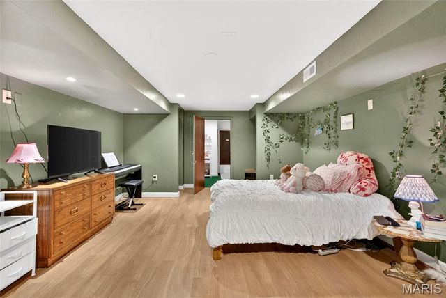 15 Terrace Gardens, Frontenac, MO 63131