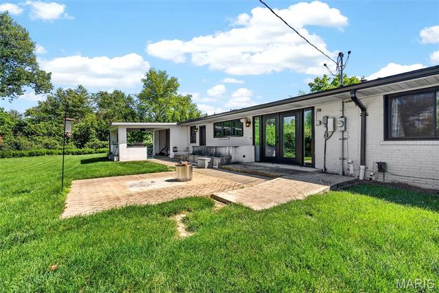 15 Terrace Gardens, Frontenac, MO 63131