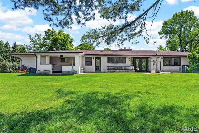 15 Terrace Gardens, Frontenac, MO 63131
