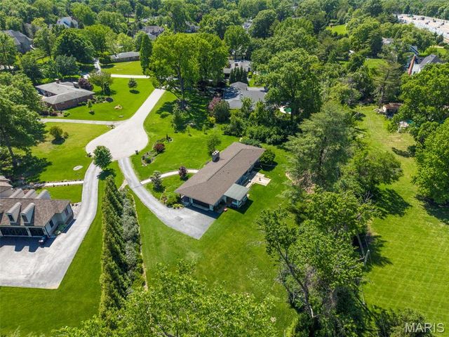 15 Terrace Gardens, Frontenac, MO 63131