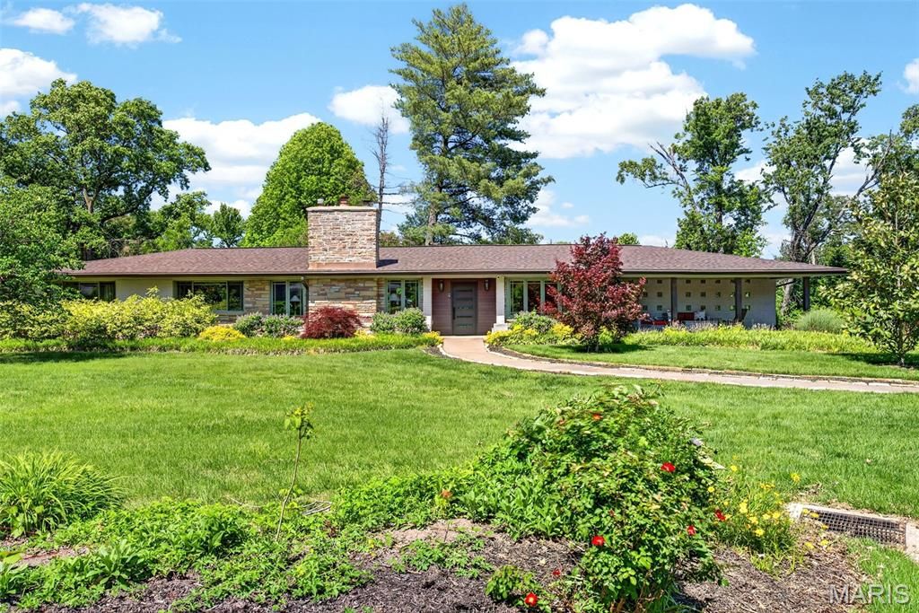 15 Terrace Gardens, Frontenac, MO 63131