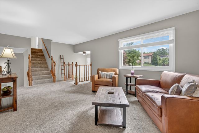 433 N Ashbury Avenue, Bolingbrook, IL 60440