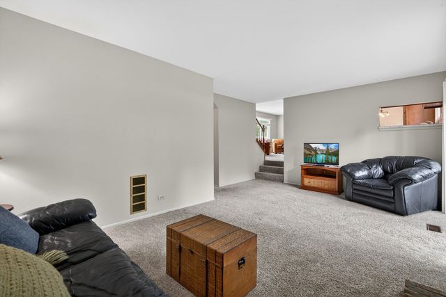 433 N Ashbury Avenue, Bolingbrook, IL 60440