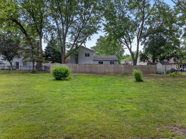 433 N Ashbury Avenue, Bolingbrook, IL 60440