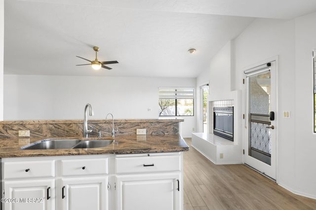 6900 W Hermitage Place, Tucson, AZ 85743