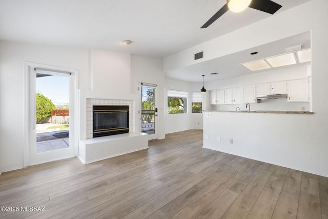 6900 W Hermitage Place, Tucson, AZ 85743