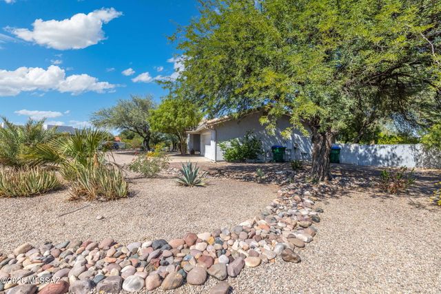 6900 W Hermitage Place, Tucson, AZ 85743