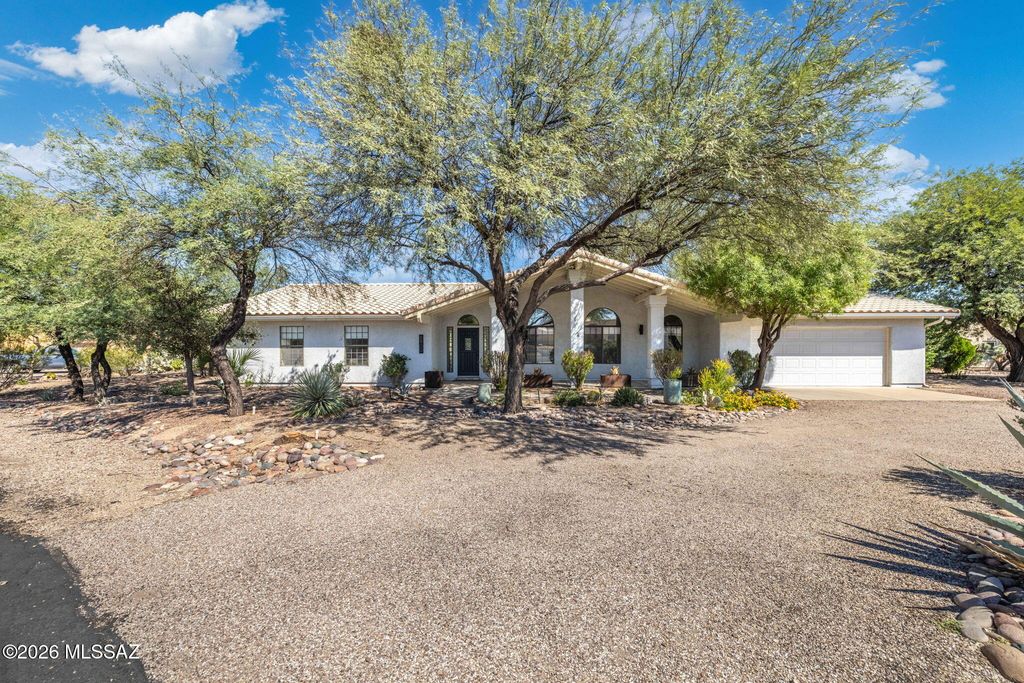 6900 W Hermitage Place, Tucson, AZ 85743