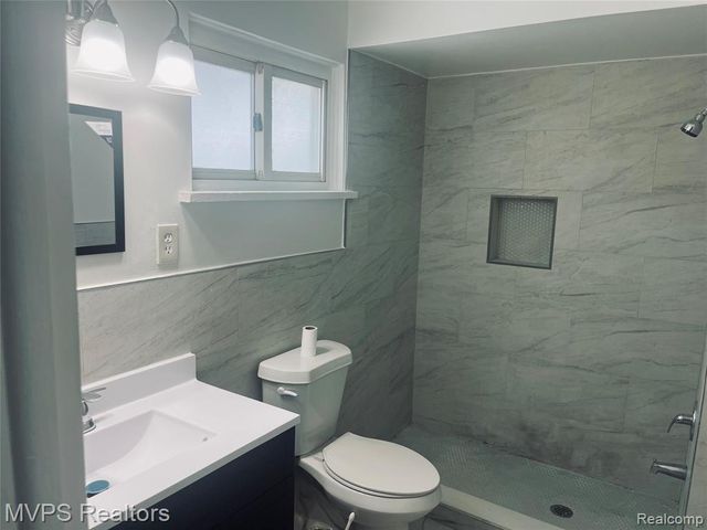 45 W Hudson Avenue, Madison Heights, MI 48071