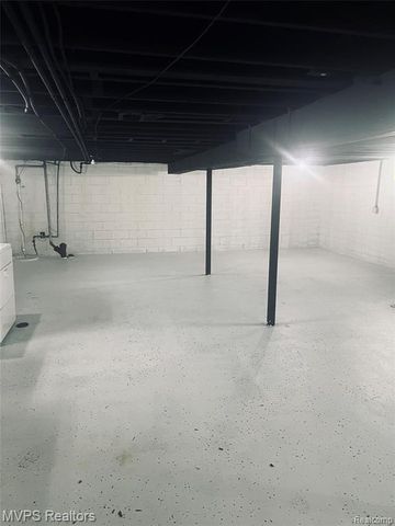 45 W Hudson Avenue, Madison Heights, MI 48071