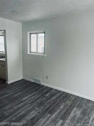 45 W Hudson Avenue, Madison Heights, MI 48071