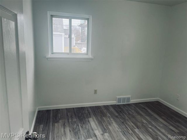 45 W Hudson Avenue, Madison Heights, MI 48071