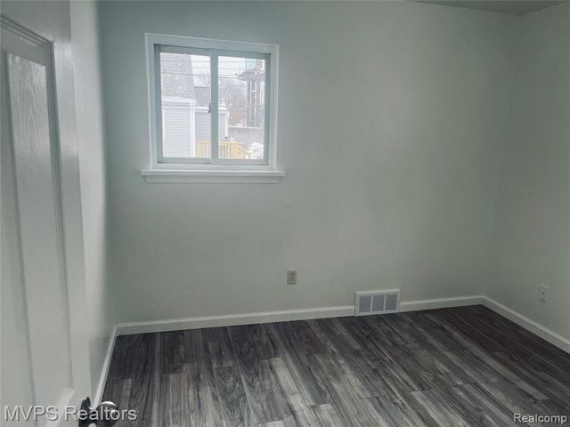 45 W Hudson Avenue, Madison Heights, MI 48071