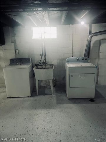 45 W Hudson Avenue, Madison Heights, MI 48071