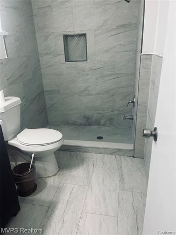 45 W Hudson Avenue, Madison Heights, MI 48071