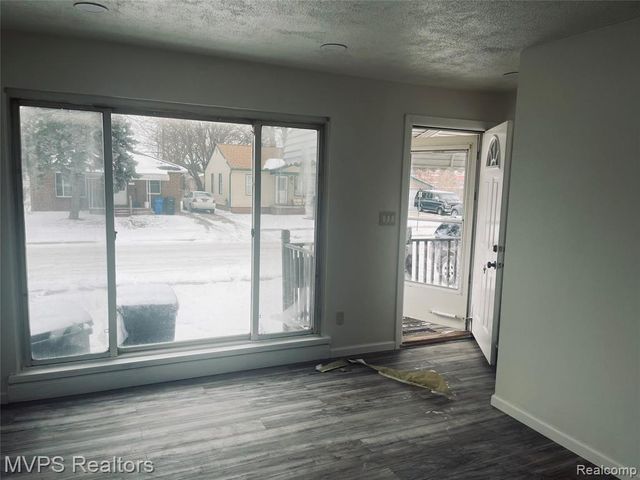 45 W Hudson Avenue, Madison Heights, MI 48071