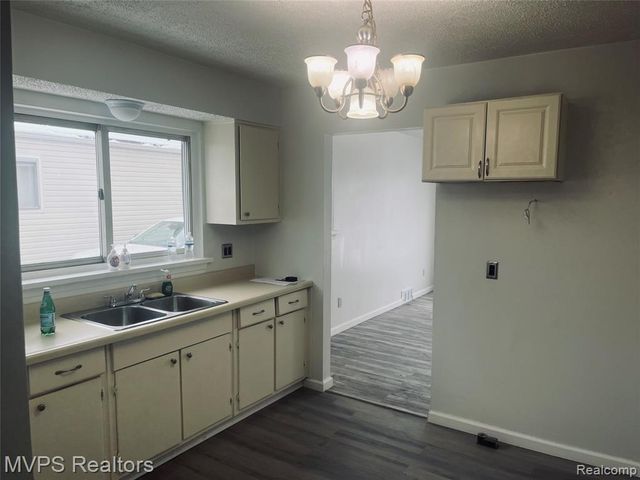 45 W Hudson Avenue, Madison Heights, MI 48071