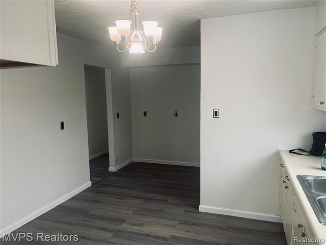 45 W Hudson Avenue, Madison Heights, MI 48071