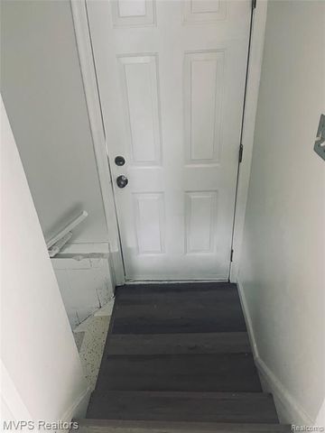 45 W Hudson Avenue, Madison Heights, MI 48071