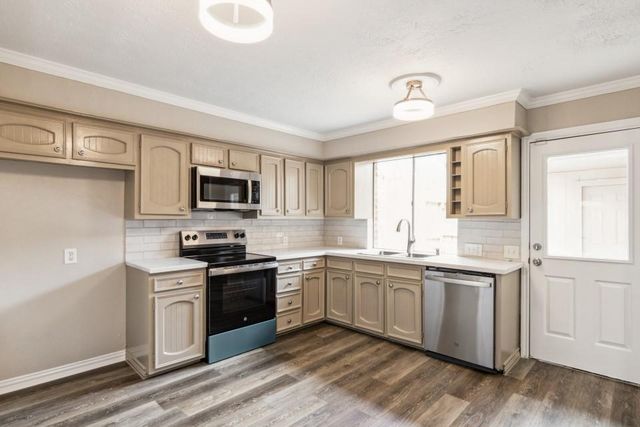 4710 N Cashel Circle, Houston, TX 77069