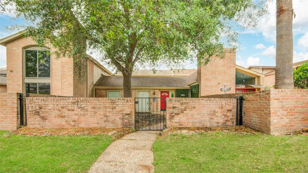 4710 N Cashel Circle, Houston, TX 77069