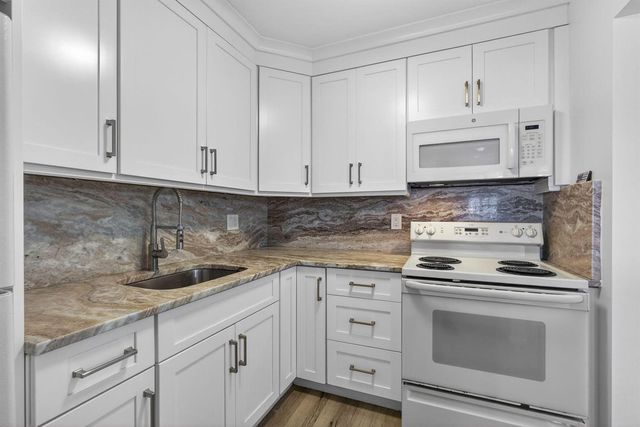 100 Shore Court 307, North Palm Beach, FL 33408
