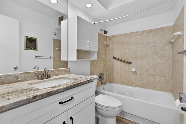 100 Shore Court 307, North Palm Beach, FL 33408