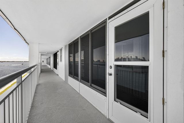 100 Shore Court 307, North Palm Beach, FL 33408