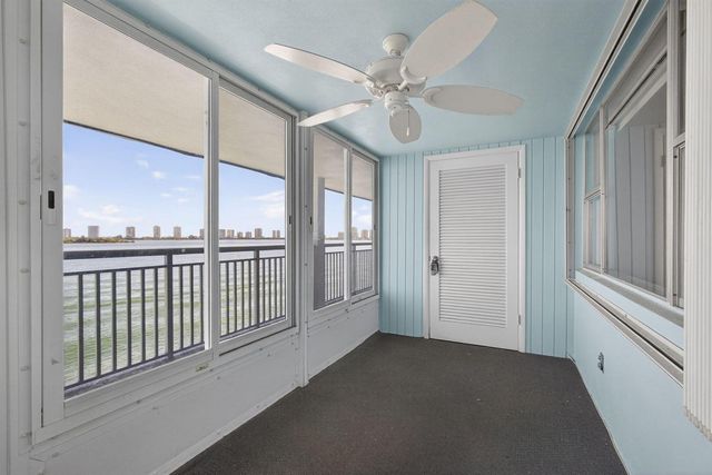 100 Shore Court 307, North Palm Beach, FL 33408