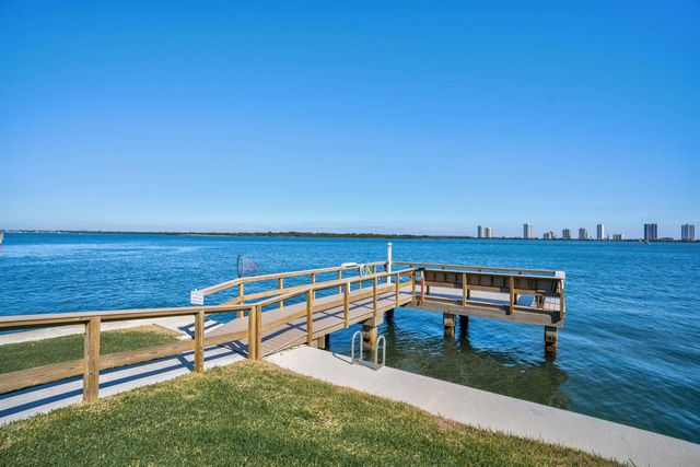 100 Shore Court 307, North Palm Beach, FL 33408