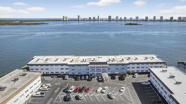 100 Shore Court 307, North Palm Beach, FL 33408