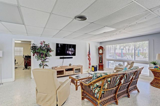100 Shore Court 307, North Palm Beach, FL 33408