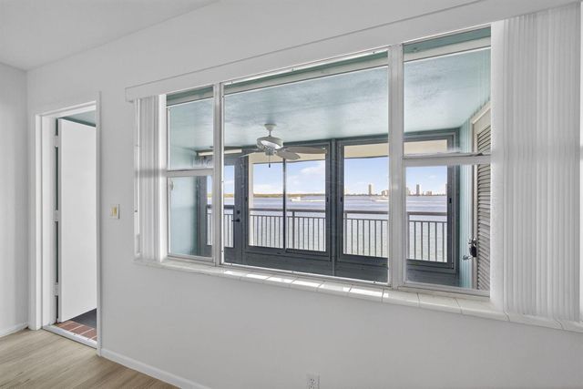 100 Shore Court 307, North Palm Beach, FL 33408