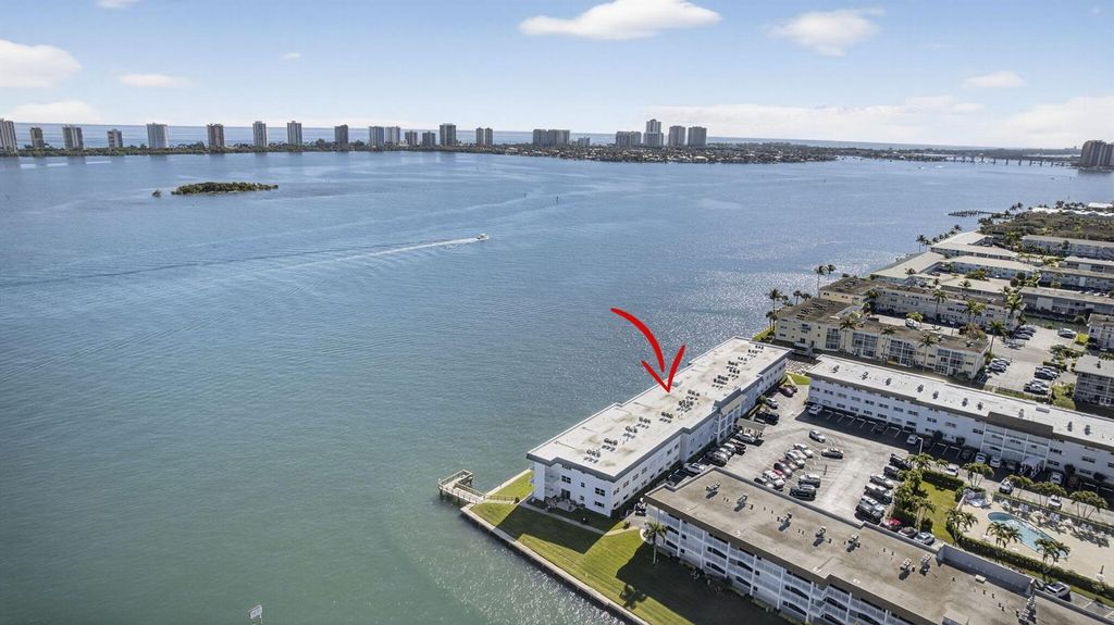 100 Shore Court 307, North Palm Beach, FL 33408