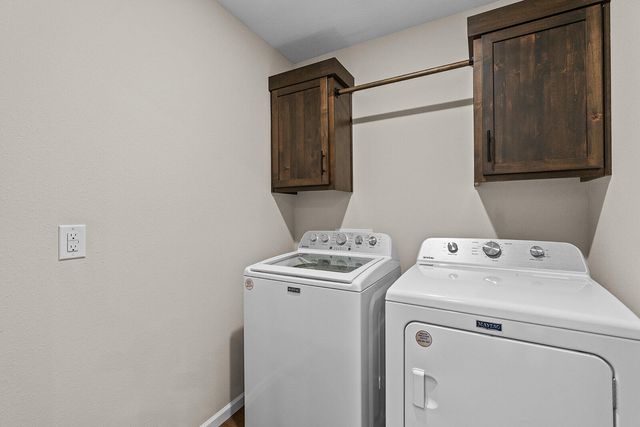 838 S Parkside Circle, Nixa, MO 65714