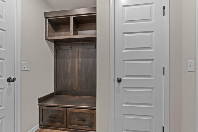 838 S Parkside Circle, Nixa, MO 65714