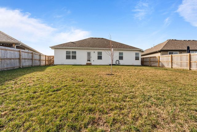 838 S Parkside Circle, Nixa, MO 65714