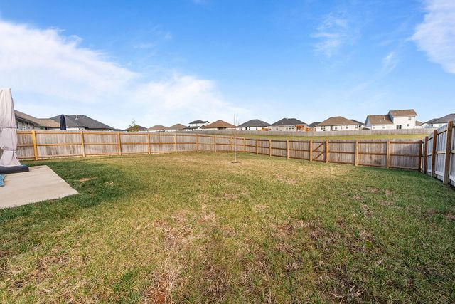 838 S Parkside Circle, Nixa, MO 65714