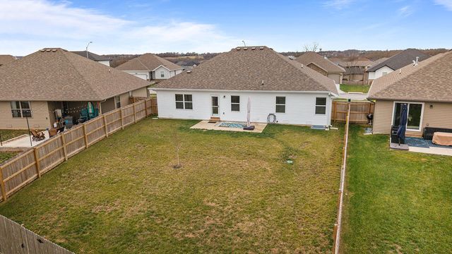 838 S Parkside Circle, Nixa, MO 65714