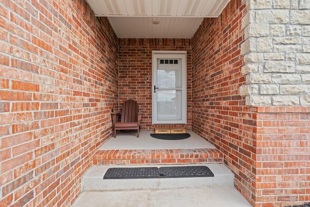 838 S Parkside Circle, Nixa, MO 65714