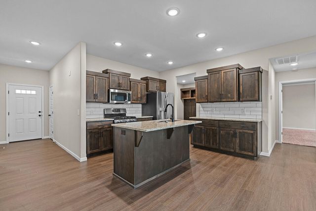 838 S Parkside Circle, Nixa, MO 65714