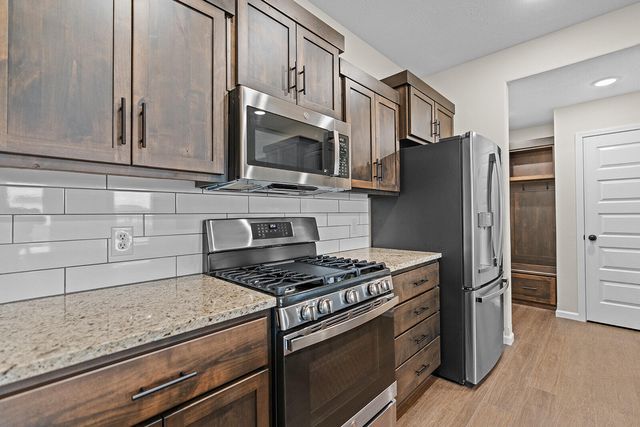 838 S Parkside Circle, Nixa, MO 65714