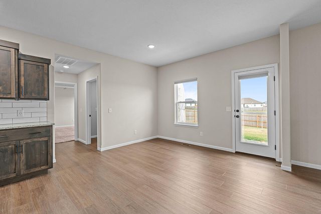 838 S Parkside Circle, Nixa, MO 65714