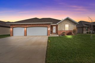 838 S Parkside Circle, Nixa, MO 65714
