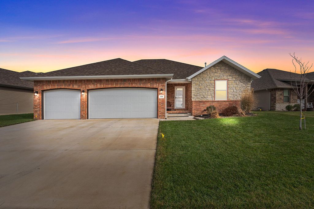 838 S Parkside Circle, Nixa, MO 65714