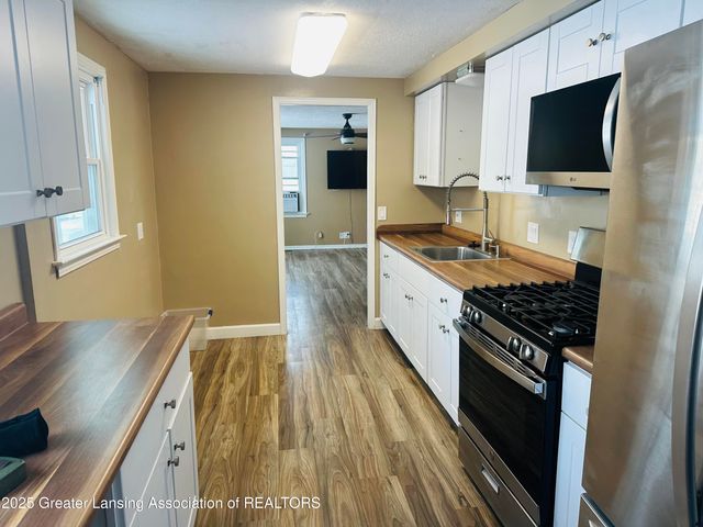 3001 Risley Drive, Lansing, MI 48917