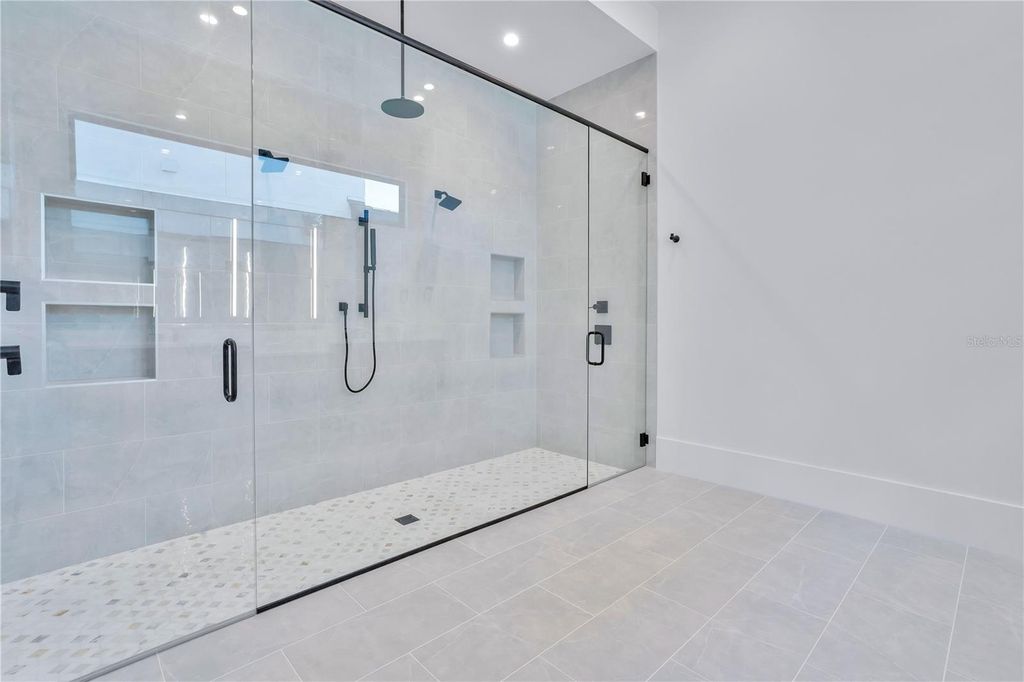 Image 30 of property listing at 9126 SHEEN SOUND STREET, Orlando, FL 32836