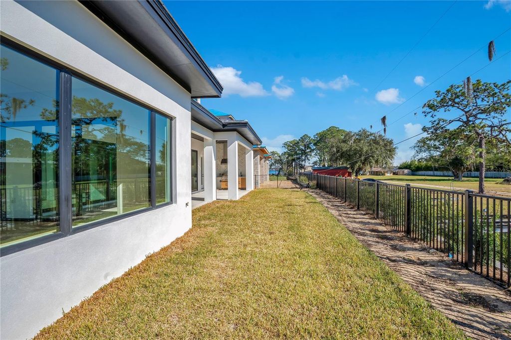 Image 43 of property listing at 9126 SHEEN SOUND STREET, Orlando, FL 32836